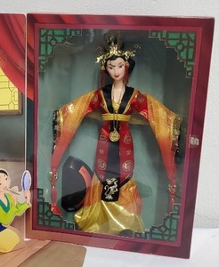 lot 45 image: Film Premiere Edition Disneys Mulan Imperial Beauty Mulan NIB 1998