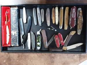 Lot Of Vintage Pocket Knives, Old Razor (Not The Tray)