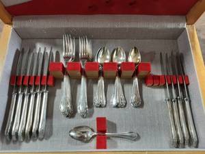 Chest Of J.A Henckels Solingen Zwillingswerk Nicht Rostend Marked K100