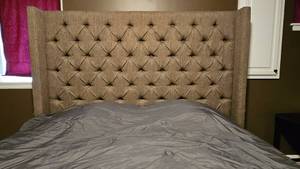 lot 8 image: Queen Sized Bed Set with Great Comfort VIDEO