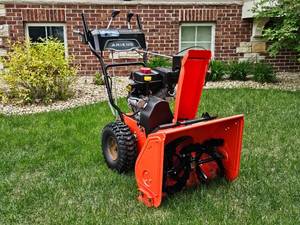 lot 10 image: Ariens 24 Compact Snowblower