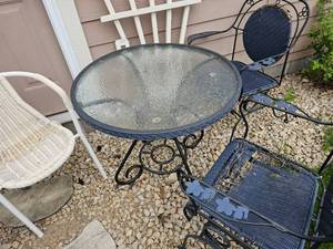lot 17 image: Patio Table and Misc. Chairs
