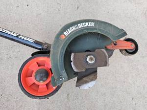 lot 33 image: Black & Decker Edge Hog Lawn  Grass Edger - Electric
