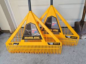 lot 32 image: Lawn & Garden Tools Rakes, Snow Shovel, Spade Shovel, Digging Fork, Bow Rake