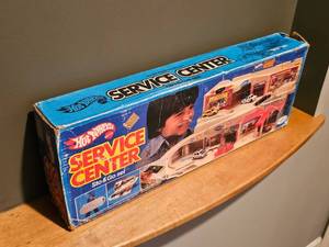 lot 54 image: 1979 Mattel Hot Wheels Service Center with Original Box