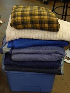 lot 25 image: tote of moving blankets