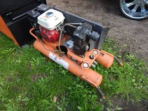 lot 3 image: Ridgid 9 gallon rolling air compressor with Honda 5.5 horse gas motor works
