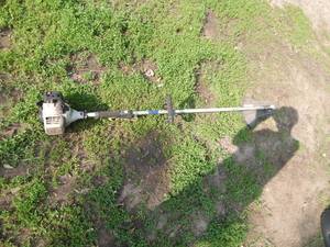 lot 7 image: Echo srm-2400 gas weed whip runs