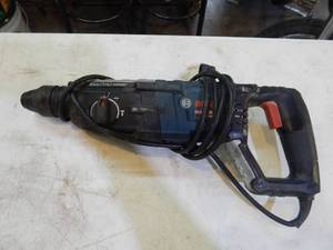 lot 19 image: Bosch Bulldog extreme Max Roto Hammer
