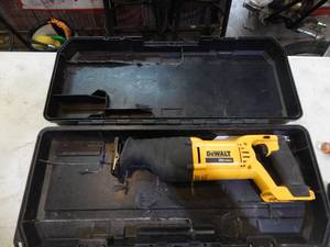 lot 24 image: DeWalt 20 volt Max reciprocating saw