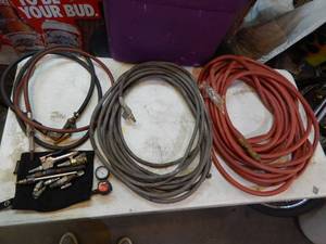 lot 52 image: Tote with assorted air hoses and fittings