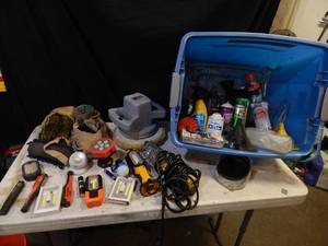 lot 67 image: Work lights, flashlights, buffer and Automotive chemicals