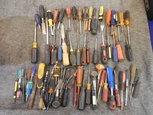 lot 81 image: Large lot of screwdrivers
