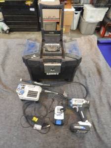 lot 83 image: Hart Toolbox with drill, battery, dremel, and charger