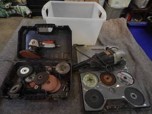 lot 84 image: Grinders grinding wheels and brushes