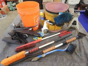 lot 85 image: Automotive supplies