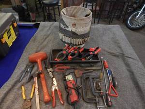 lot 89 image: Bucketboss with multitool and assorted handtools