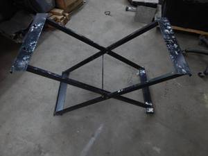lot 61 image: Collapsible rolling table stand for wet saw