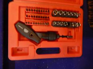 lot 100 image: MAC Tools Ratcheting screwdriver set with bits