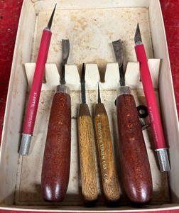 lot 101 image: Variety of Vintage Woodworking Tools and Hopper Body Cutter Sets