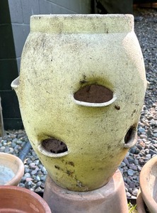 lot 105 image: Pots and Planters