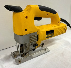 lot 124 image: Dewalt Variable Speed Jig Saw