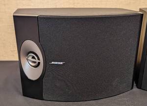 lot 26 image: Pair of Bose 301V Speakers