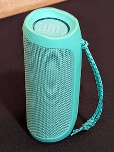lot 28 image: JBL Flip 4 Bluetooth Speaker