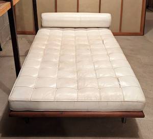 lot 7C image: Vintage Mies van der Rohe for Knoll Barcelona Leather Daybed