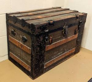 lot 36 image: Antique Wood Steamer Trunk