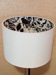 lot 71A image: Small Bronze Table Lamp