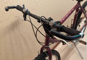 lot 72A image: Cannondale M300 Mountain Bike