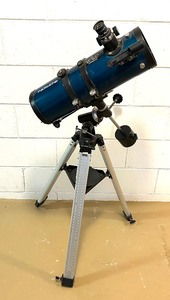 lot 20 image: Orion StarBlast 4.5 EQ Telescope
