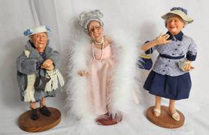 lot 19 image: Nanas Family Miss Bea #199024, Belle of the Ball #823007and Aunt Della Mae #197009  Dolls by Richard Simmons