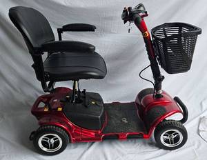 lot 1 image: Vive 4 Wheel Mobility Scooter MOB1027