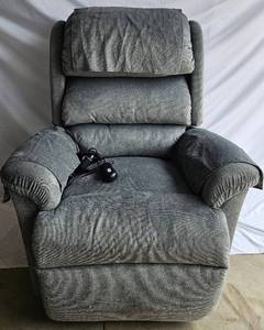 lot 2 image: Golden Technologies Lift and Recline Chair PR766-MED-DSCPST