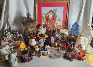 lot 41 image: Large Christmas Lot - Many Lighted and Musical Dcor Pieces