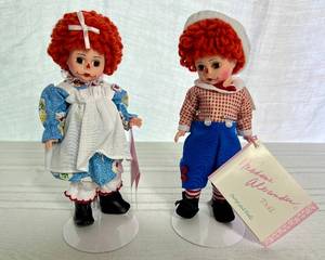 lot 11 image: Vintage Madame Alexander Storyland Mop Top Billy #140485 & Mop Top Wendy  #140484 8 Dolls