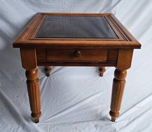 lot 38 image: Glass Top Display Shadow BoxEnd Table 23.5 W x 26.5 D x 21 H