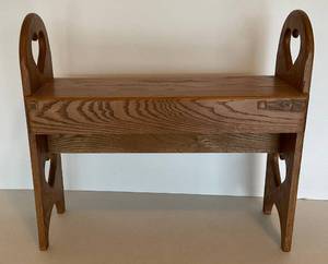Small Solid Oak Entry Bench 10 W x 23 12 T x 26 W