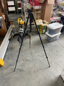 Tri-Pod with Retractable Legs