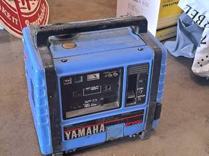lot 15 image: Yamaha 84cc OHV Gas 120VAC12VDC 10A Generator EF1000