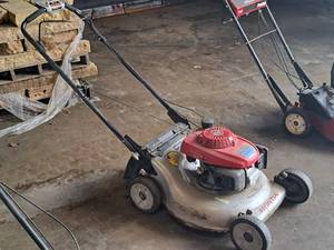 lot 33 image: Honda Quadra Cut System GCV160 Push Lawn Mower HRR2168VKA