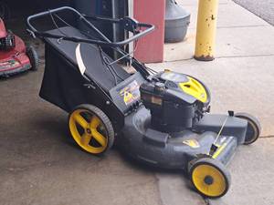 lot 36 image: Briggs & Stratton Brute 675 Series 190cc Self-Propelled Front Wheel Drive Push Lawn Mower with Bag