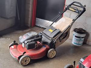 lot 38 image: Toro Gas Push Lawn Mower
