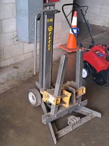 lot 42 image: NAPA Fleet 1.5-Ton 9-35-34 Automotive LiftJack 91-688