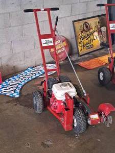 lot 44 image: Brown Edge Master Gas Edger E-104