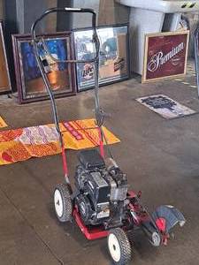 lot 46 image: Toro Gas Edger 58431