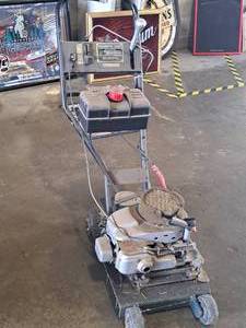 lot 47 image: 2000 Olympia Gas Edger