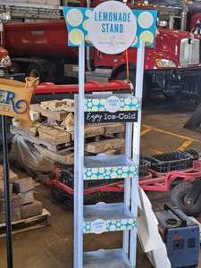 lot 72 image: Lemonade Stand logo Display Rack 4-shelf